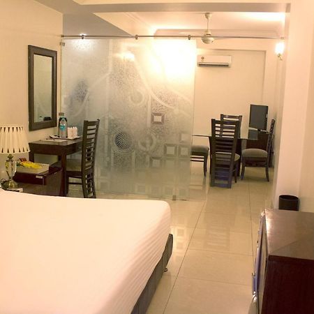 Hotel Bluestone Ghaziabad Exteriör bild