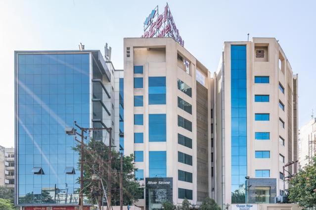 Hotel Bluestone Ghaziabad Exteriör bild