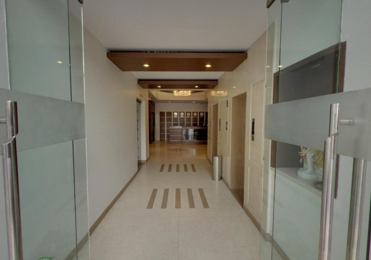 Hotel Bluestone Ghaziabad Exteriör bild