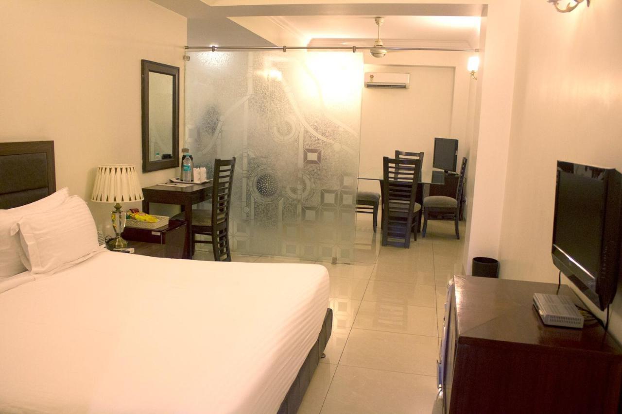 Hotel Bluestone Ghaziabad Exteriör bild